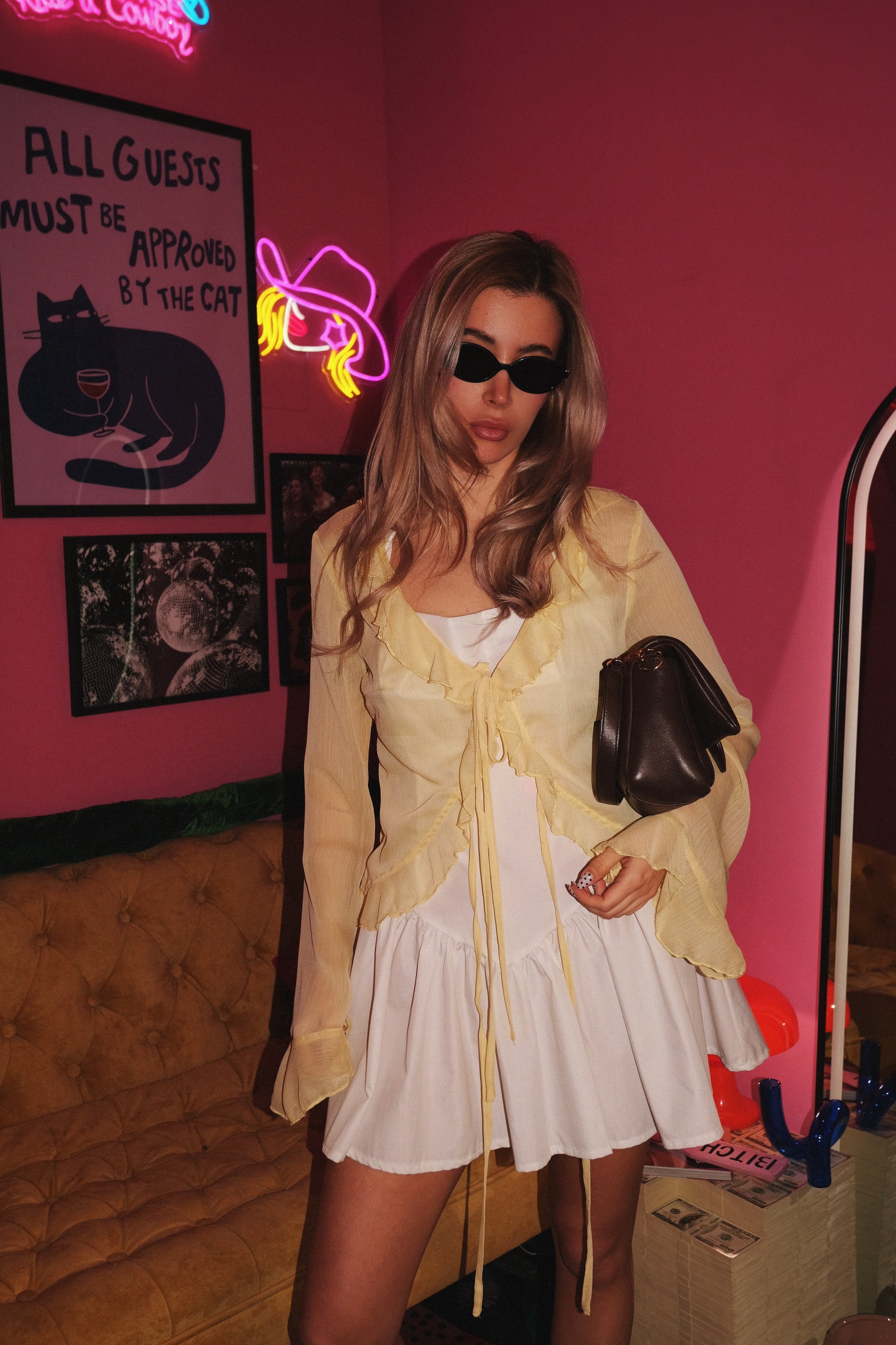 Масленожълта блуза с волани