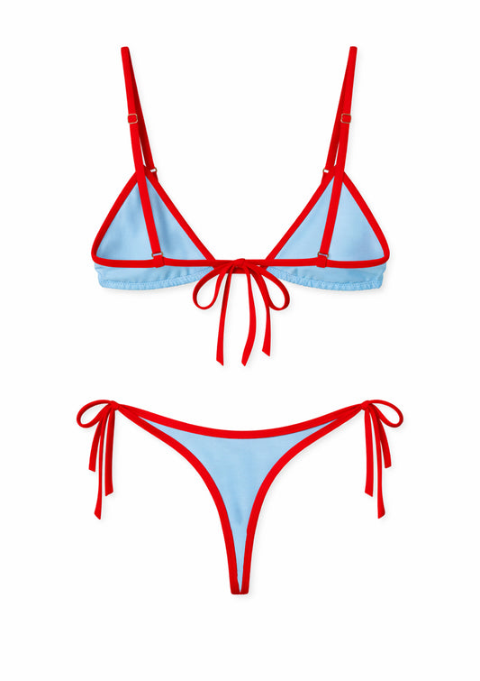 Бикини с небесносин и пикантен червен кант