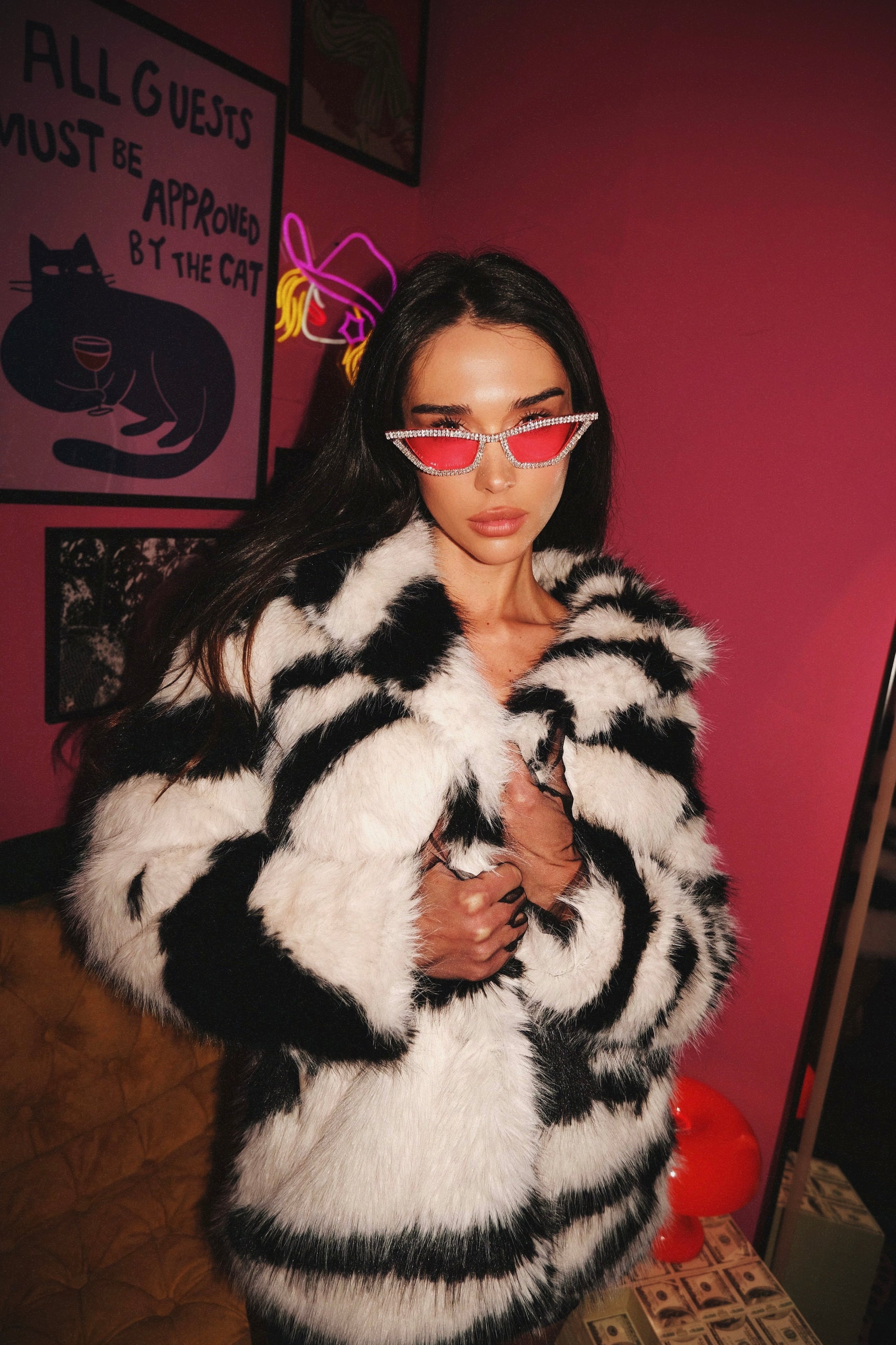 Късо палто от изкуствен косъм със зебра принт