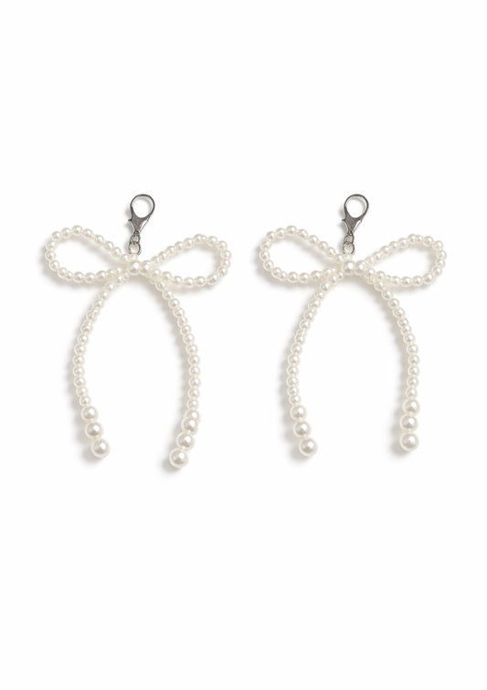 Висулка за обувки с перлена панделка