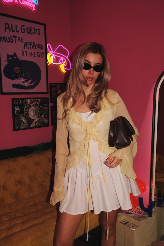 Масленожълта блуза с волани