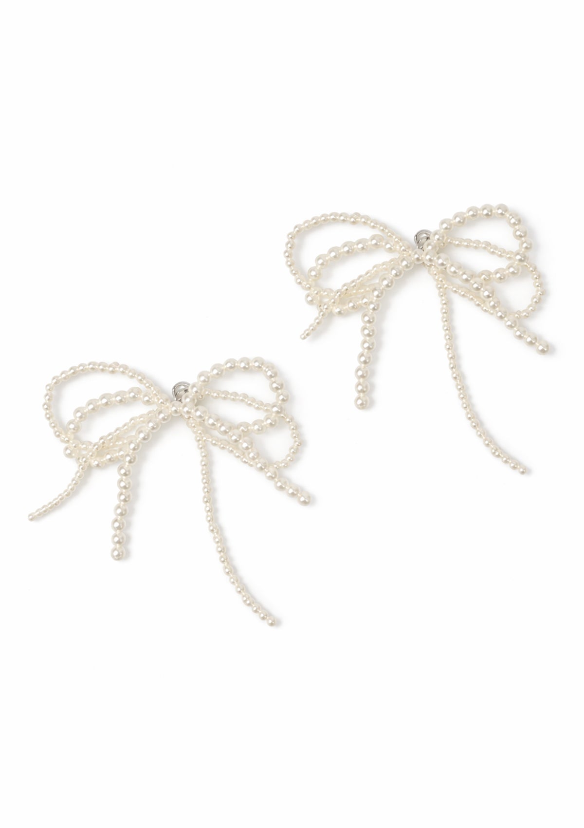 Висулка за обувки с перлени панделки