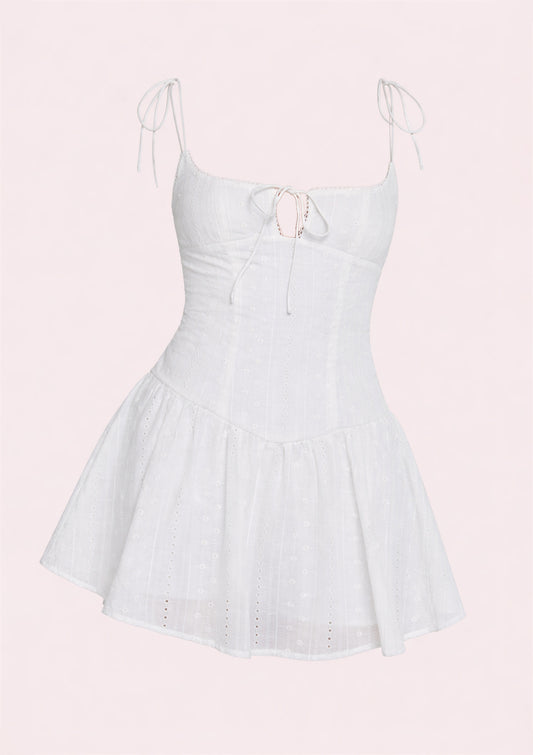 Флиртуваща и ефирна мини рокля с връзки