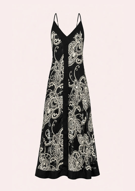 Дълга рокля с тънки презрамки – дневна визия