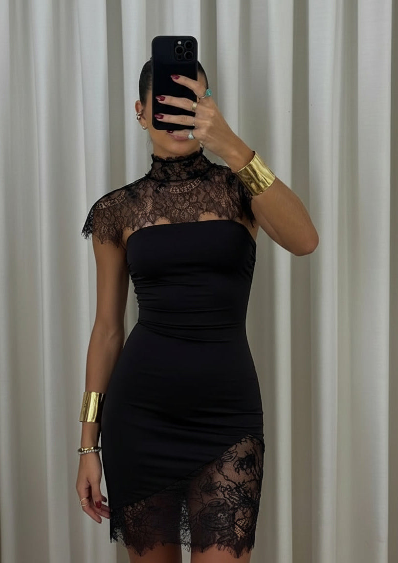 Черна коктейлна рокля с дантела