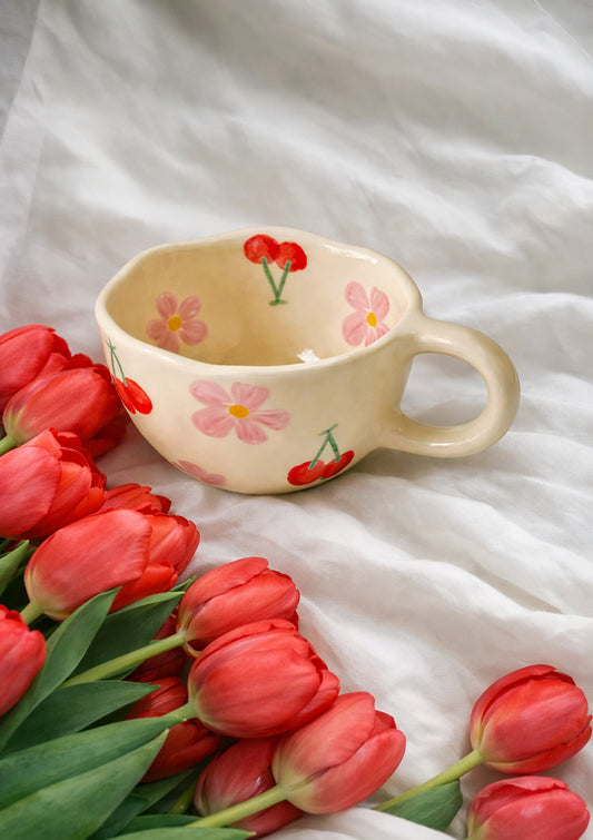 Керамична чаша с флорален принт с череша